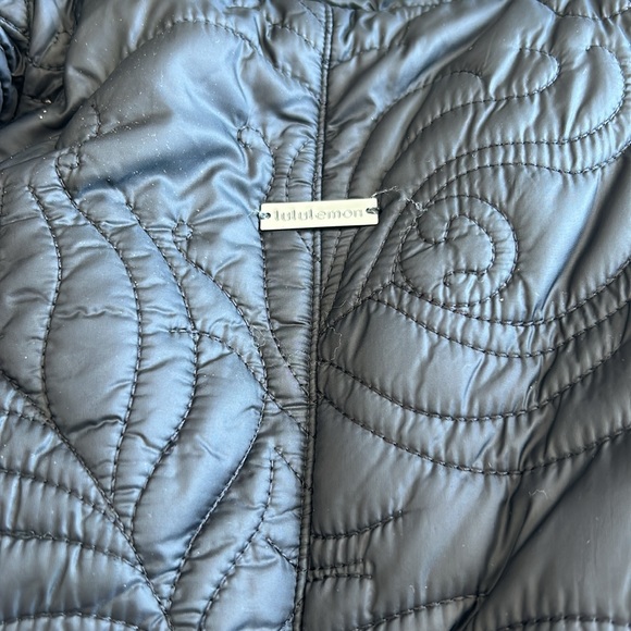 Gorgeous woman’s reversible lululemon vest - Picture 4 of 5